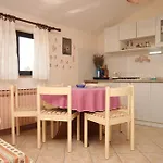 Lejlighed With Parking Space - 6932